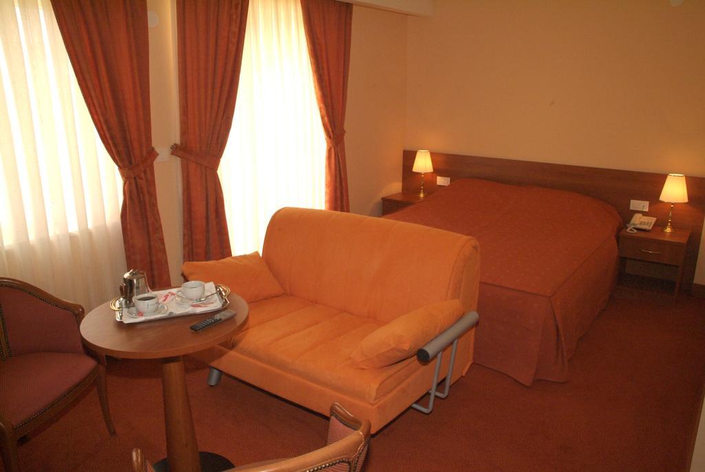 Hotel Kaktus Читлук Экстерьер фото