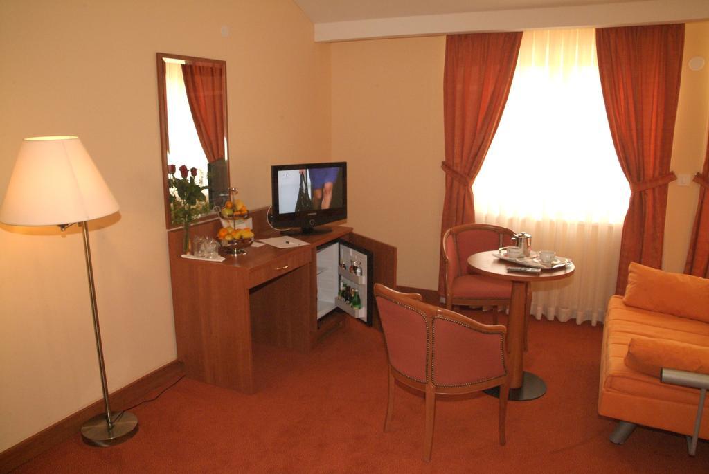 Hotel Kaktus Читлук Экстерьер фото