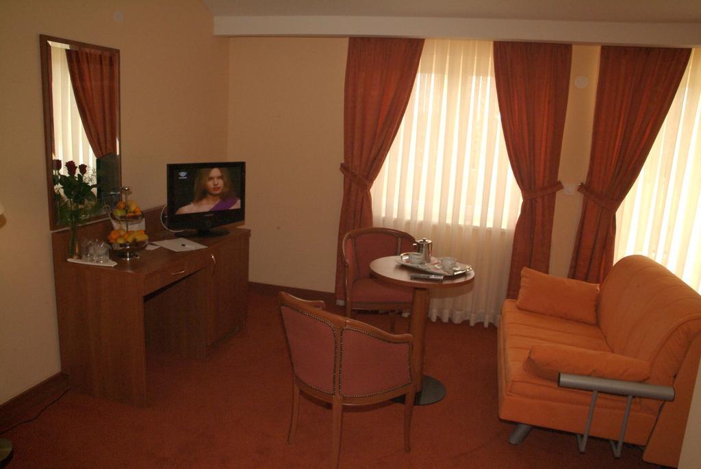 Hotel Kaktus Читлук Экстерьер фото