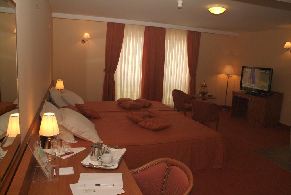 Hotel Kaktus Читлук Экстерьер фото