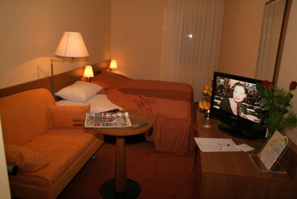 Hotel Kaktus Читлук Экстерьер фото